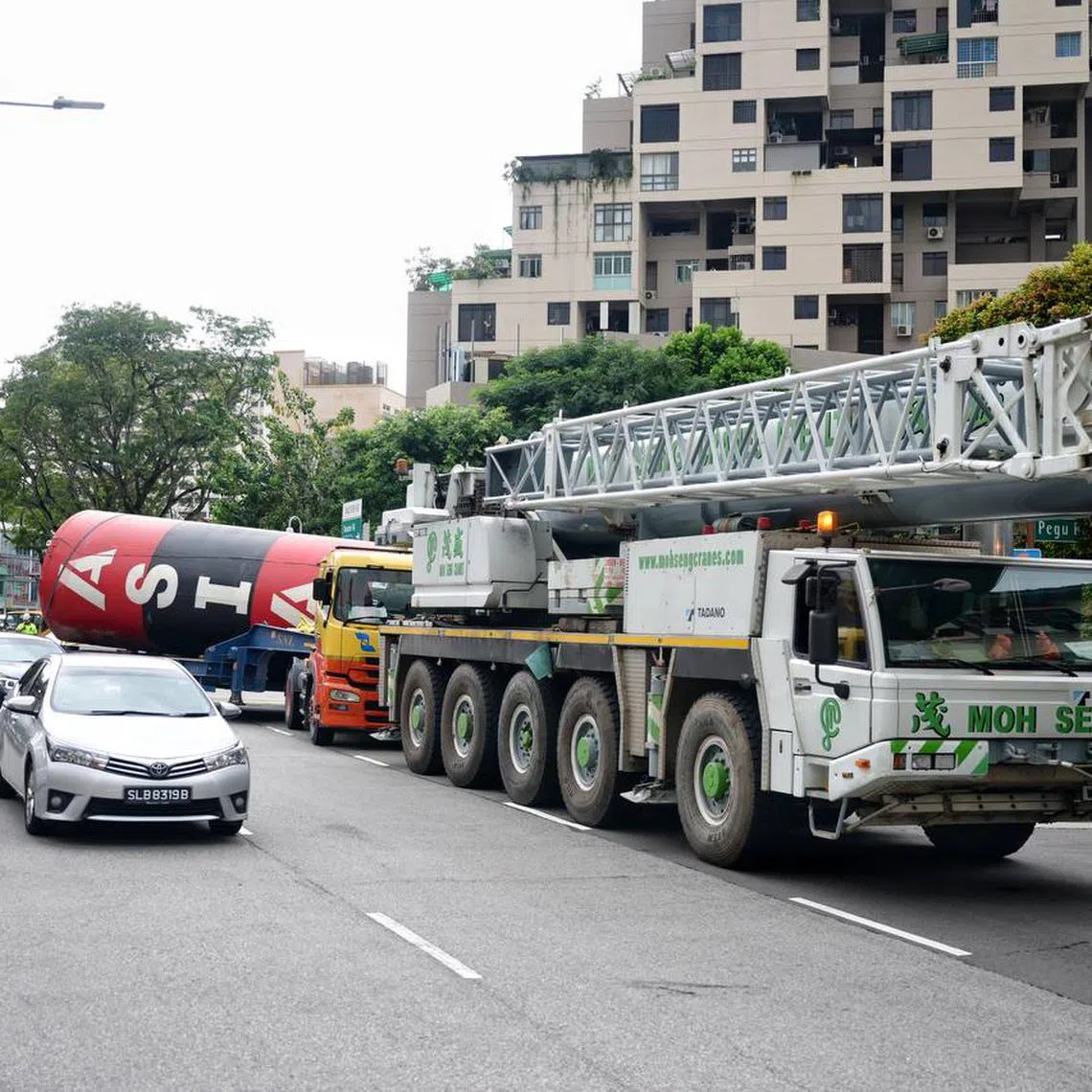 A trailer accident along Balestier Road towards Thomson Road caused a two-hour traffic snarl on the morning of March 21, after a silo tank it was carrying became dislodged.  