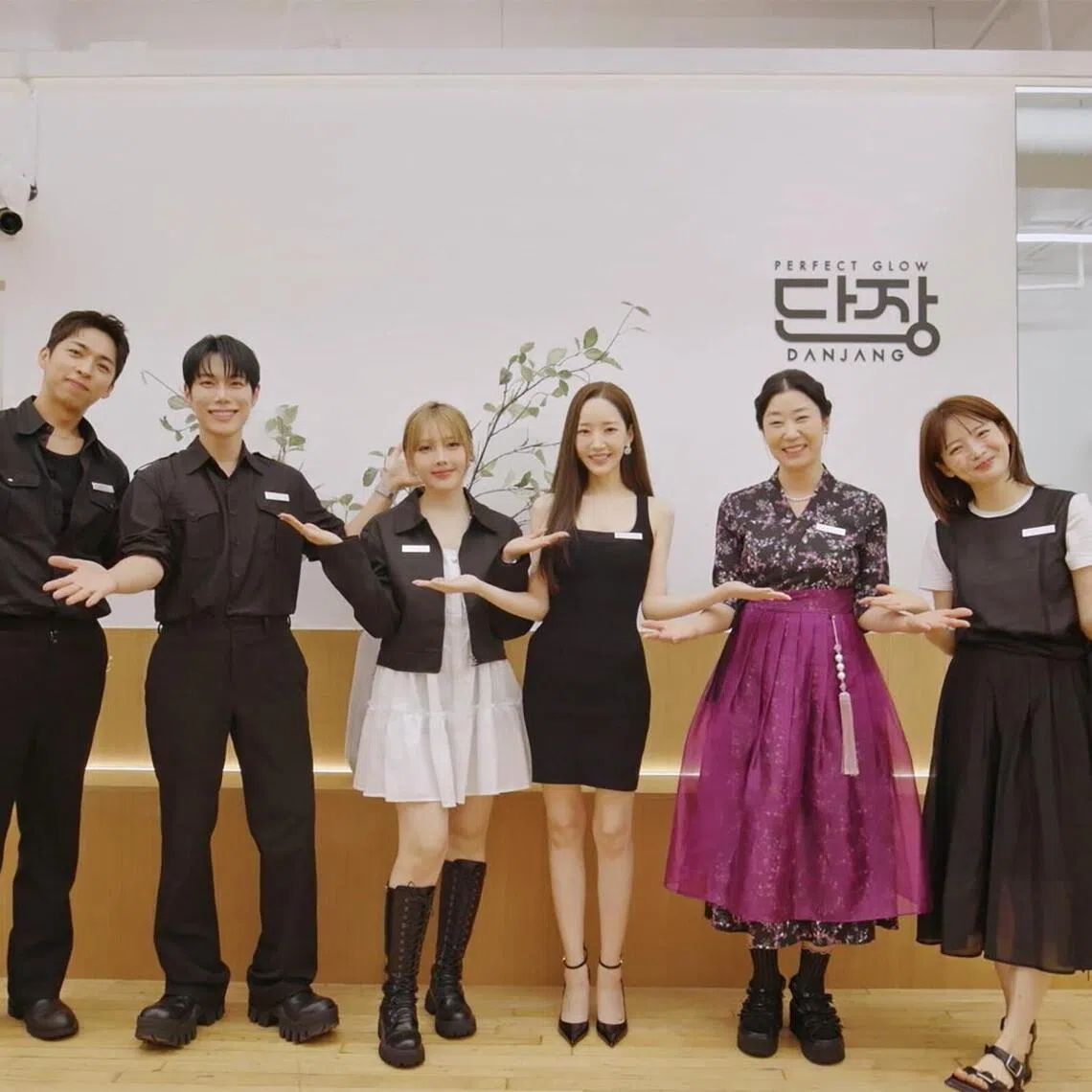 glow19 - The cast of K-reality show Perfect Glow

Source/copyright: PRIME VIDEO