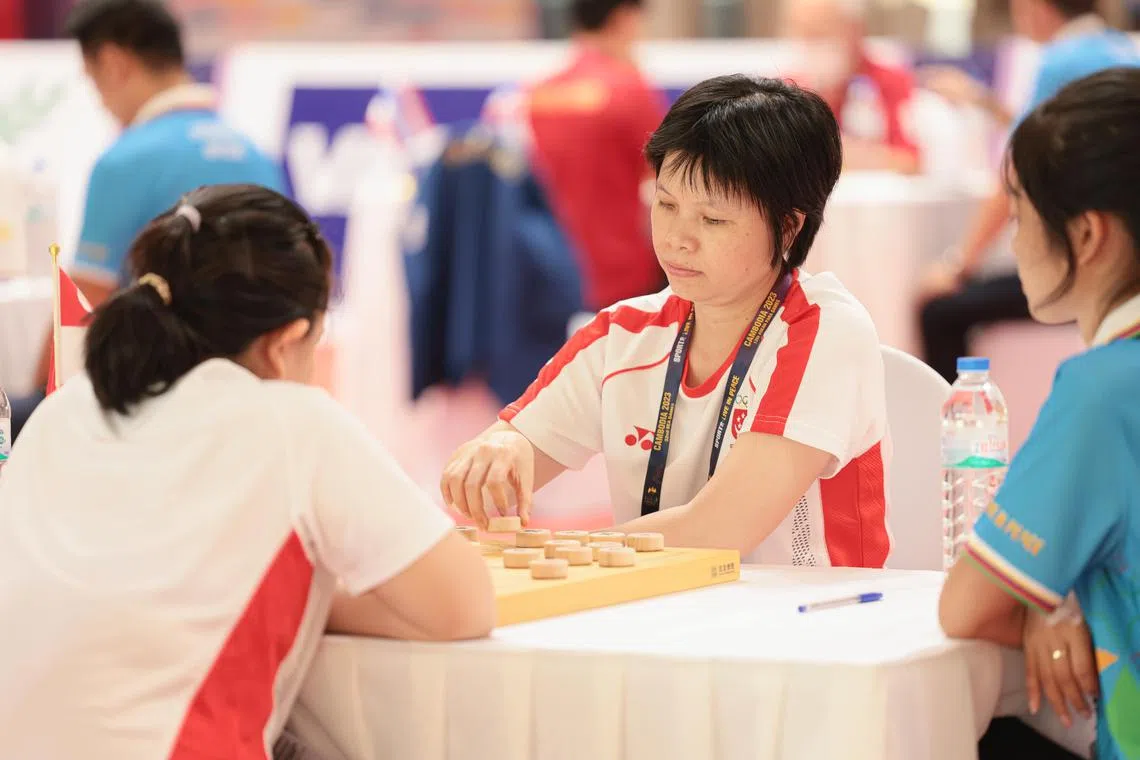 CMG20230513-JasonLee01/李冠卫/陈芷馨,陈明耀/OA-东运会东运会象棋 [Phnom Penh, ROYAL UNIVERSITY OF PHNOM PENH]

CHESS XIANGQI WOMEN STANDARD SINGLES ROUND 5 
NGO LAN HUONG