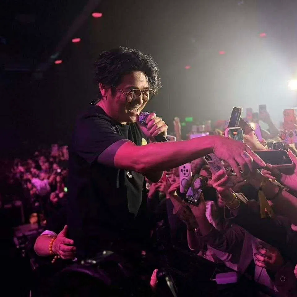 Malaysian singer Gary Chaw performing in Guangzhou in December 2025. 