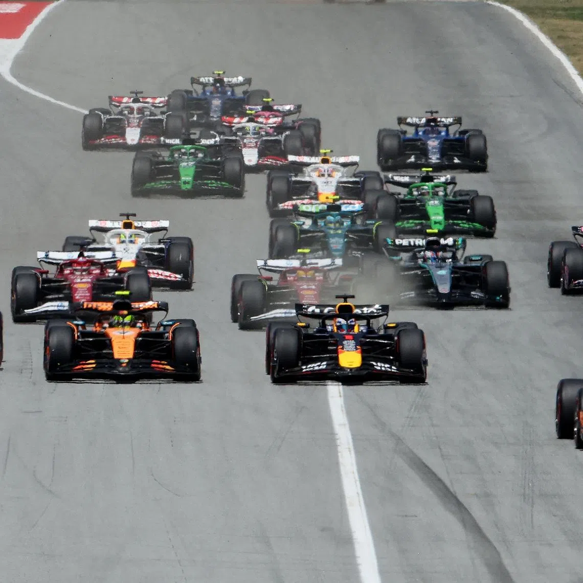 Formula One F1 - Spanish Grand Prix - Circuit de Barcelona-Catalunya, Barcelona, Spain - June 1, 2025 McLaren's Oscar Piastri leads at the start of the race ahead of Red Bull's Max Verstappen and McLaren's Lando Norris REUTERS/Bruna Casas