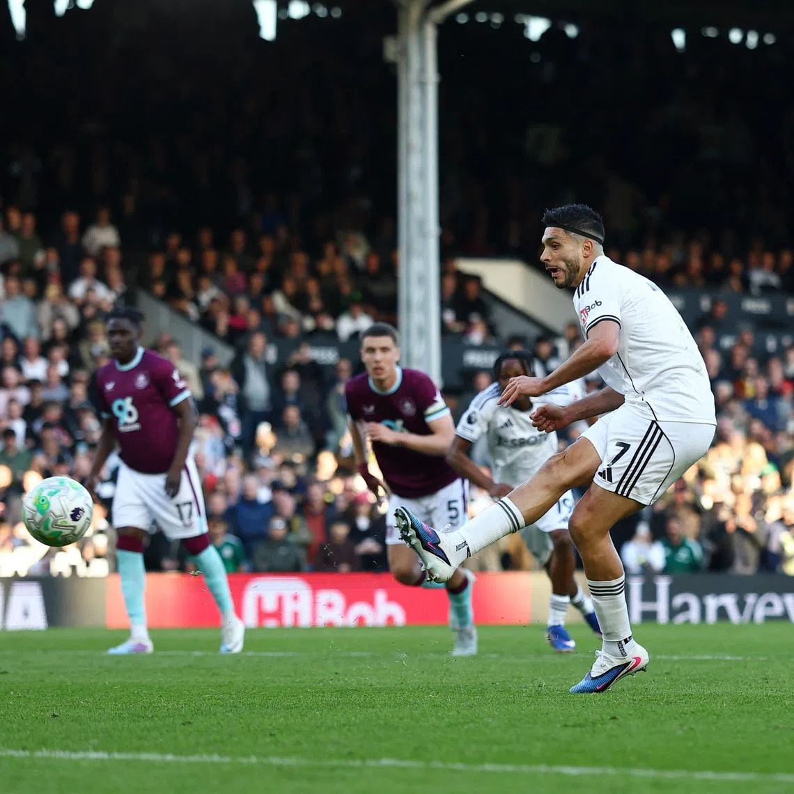 Soccer Football - Premier League - Fulham v Burnley - Craven Cottage, London, Britain - March 21, 2026 Fulham's Raul Jimenez scores their third goal from the penalty spot Action Images via Reuters/Matthew Childs EDITORIAL USE ONLY. NO USE WITH UNAUTHORIZED AUDIO, VIDEO, DATA, FIXTURE LISTS, CLUB/LEAGUE LOGOS OR 'LIVE' SERVICES. ONLINE IN-MATCH USE LIMITED TO 120 IMAGES, NO VIDEO EMULATION. NO USE IN BETTING, GAMES OR SINGLE CLUB/LEAGUE/PLAYER PUBLICATIONS. PLEASE CONTACT YOUR ACCOUNT REPRESENTATIVE FOR FURTHER DETAILS..
