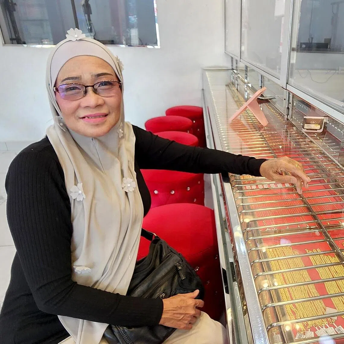 Kak Long has been travelling from Kuala Lumpur to Kuala Pilah, Negeri Sembilan, to shop for gold jewellery over the past few years.