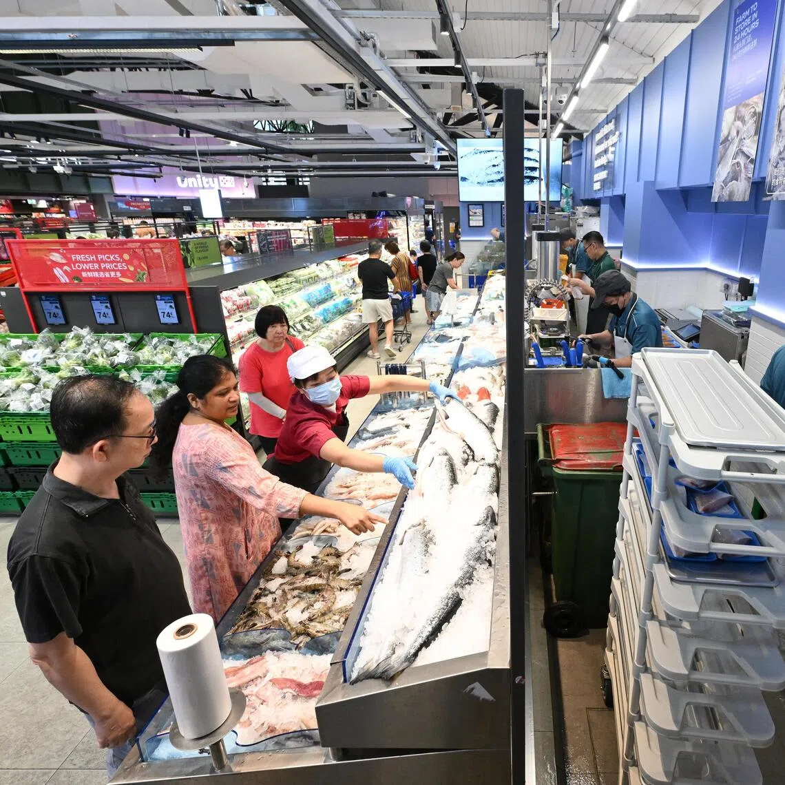 The new FairPrice supermarket at Elias Mall has the chain’s largest ice bed offering fresh fish and seafood items.