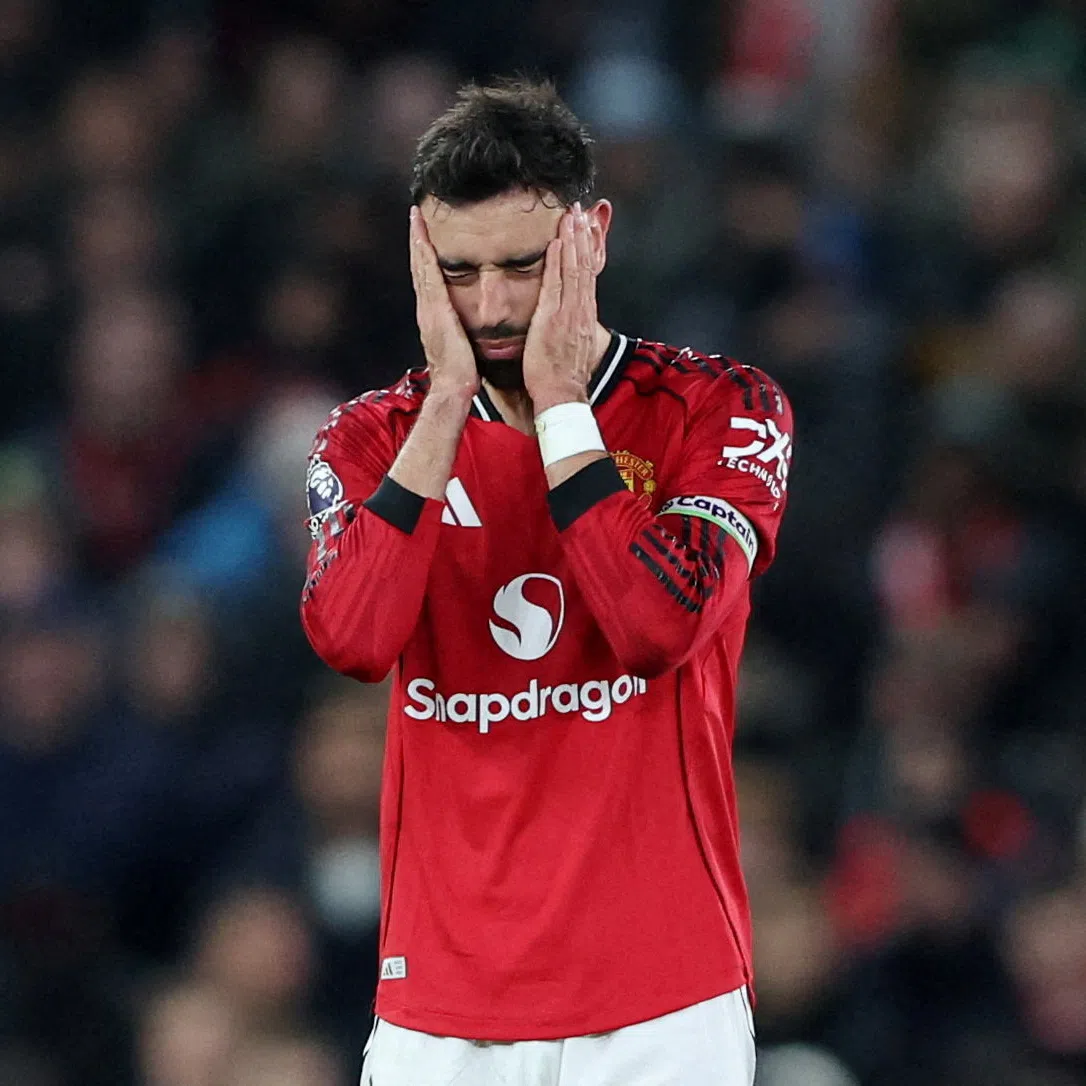 Soccer Football - Premier League - Manchester United v West Ham United - Old Trafford, Manchester, Britain - December 4, 2025  Manchester United's Bruno Fernandes looks dejected after West Ham United's Soungoutou Magassa scores their first goal REUTERS/Scott Heppell
