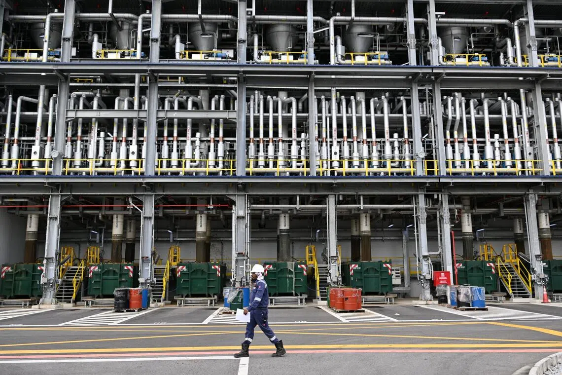The largest SAF facility in Singapore, Finnish energy giant Neste, can produce up to 1 million tonnes of sustainable aviation fuel annually.