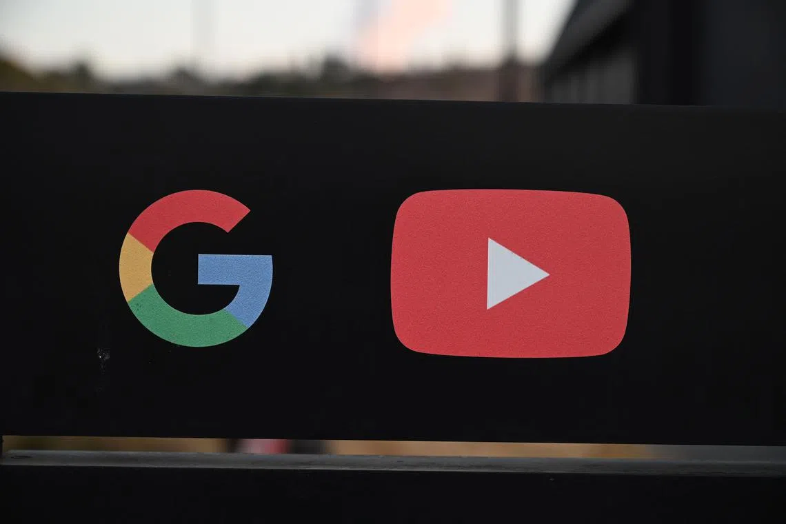 YouTube and other social media platforms have become an important platform for many Indian journalists to broadcast their work. (Photo by Robyn Beck / AFP)