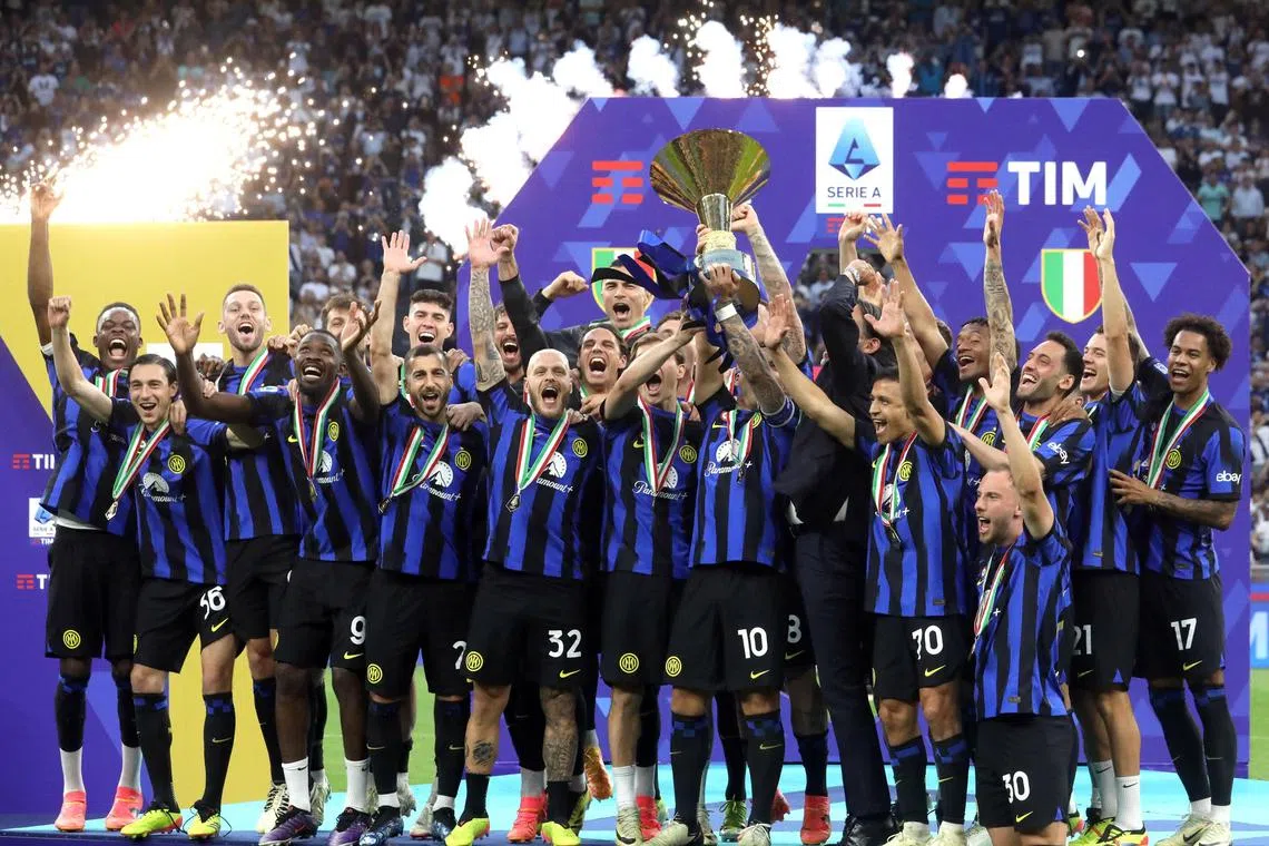 Inter Milan’s team celebrates with the trophy for winning the Italian Championship on May 19, 2024.