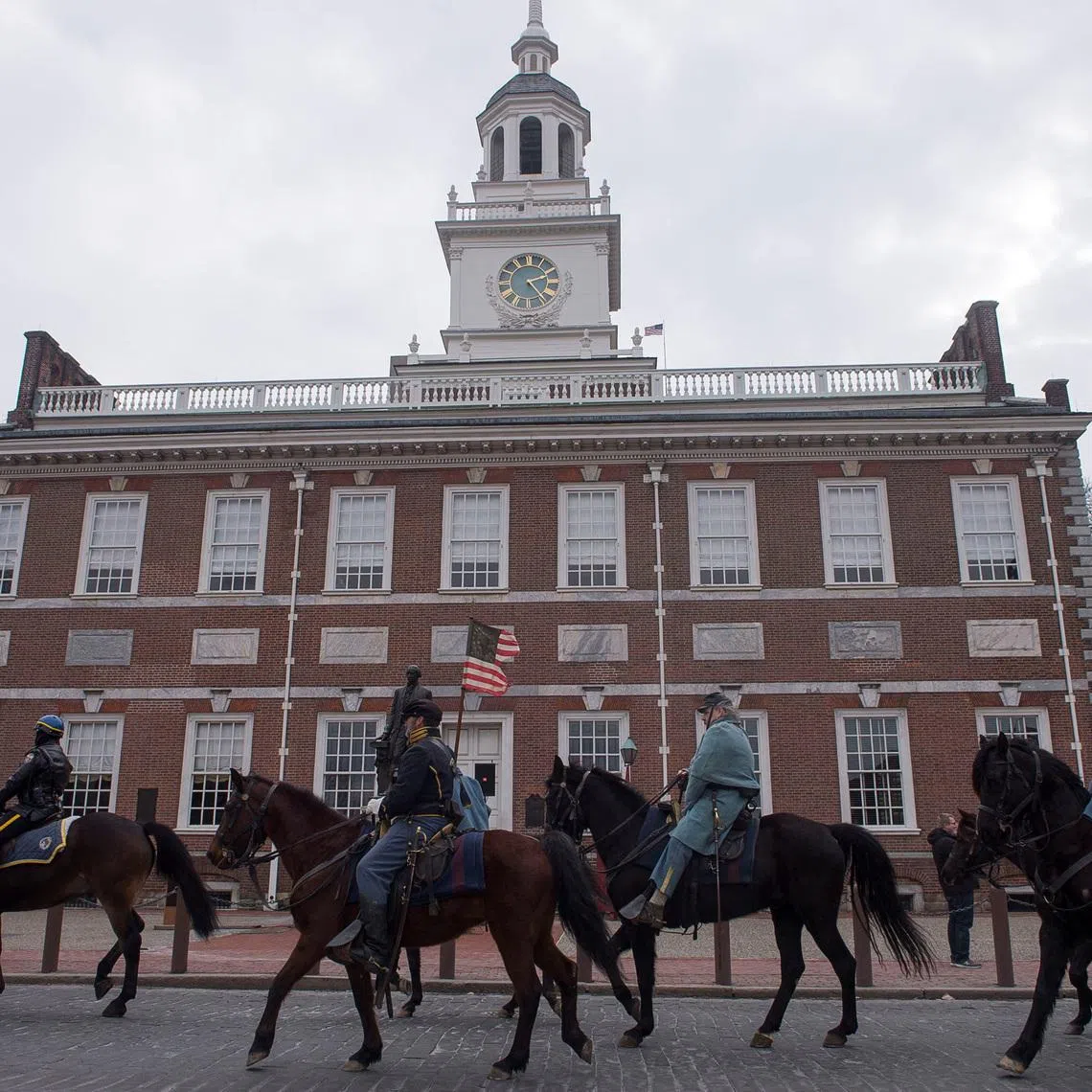 FILE PHOTO: A group of horseback riders dressed as Union soldiers pass in front of Independence Hall in Philadelphia, February 12, 2015.  REUTERS/Charles Mostoller/File Photo