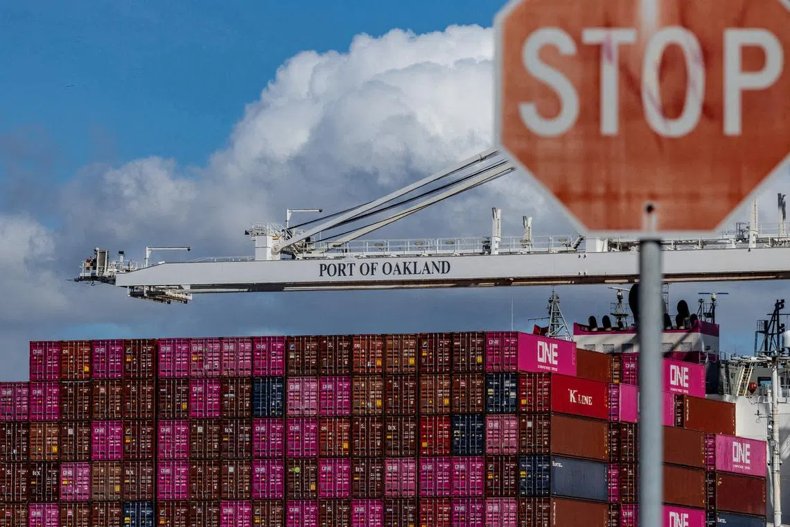 FILE PHOTO: A cargo ship full of shipping containers is seen at the port of Oakland as trade tensions escalate over U.S. tariffs, in Oakland, California, U.S., March 6, 2025. REUTERS/Carlos Barria/File Photo