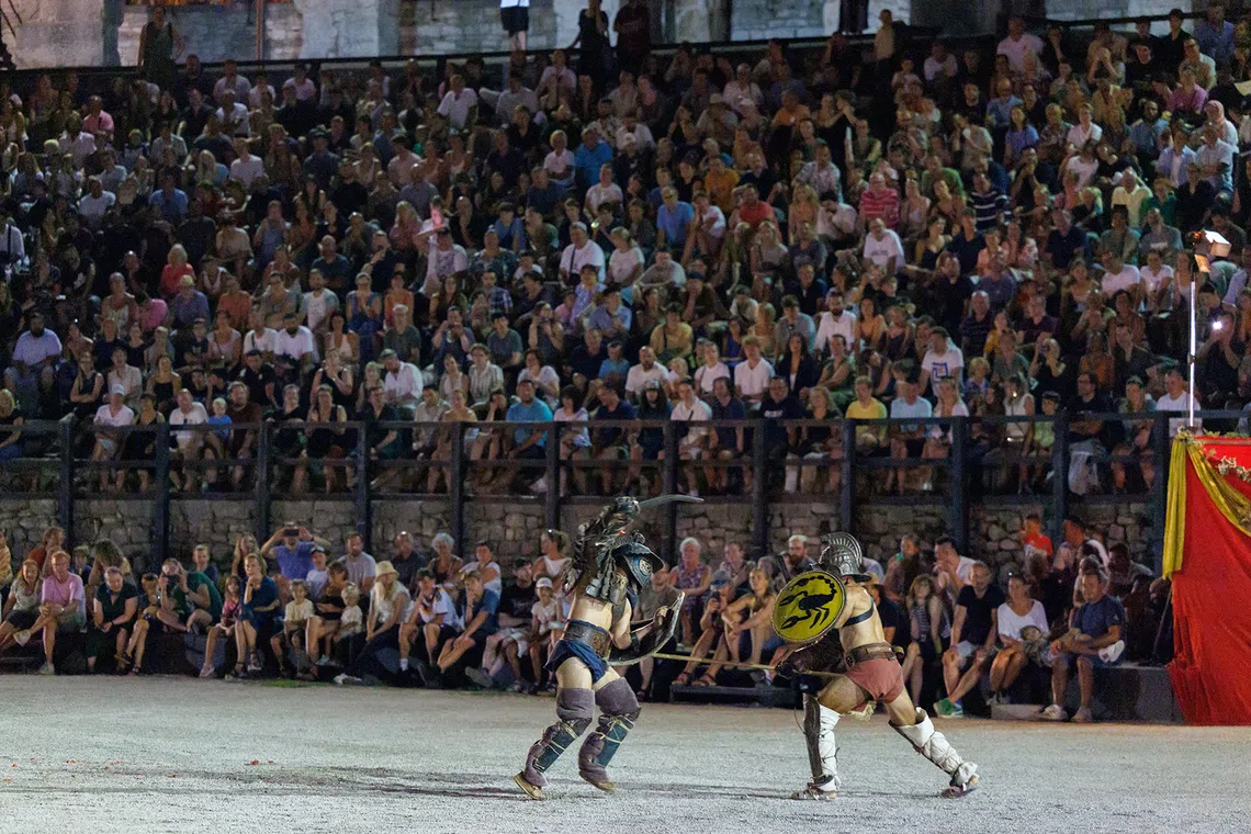 Members of the Spectacula Gladiatoria fighting club perform in the Roman amphitheater in Pula, Croatia, August 27, 2026. REUTERS/Antonio Bronic