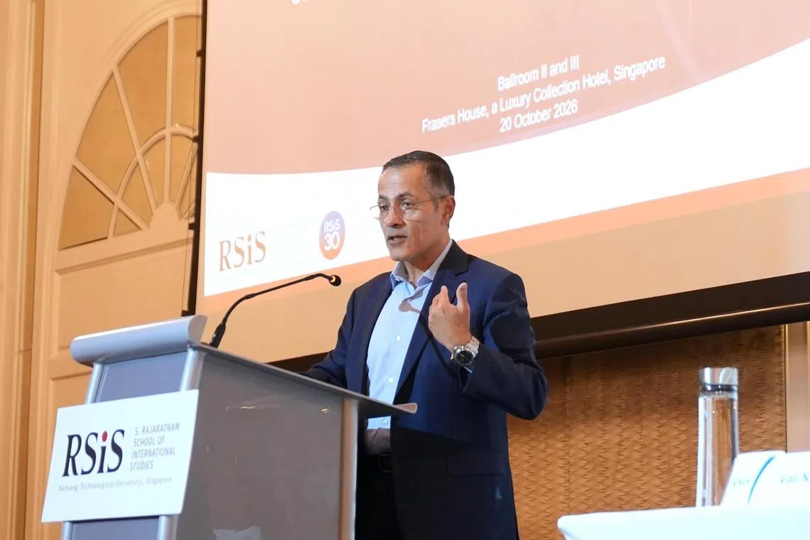 Professor Vali Nasr speaking at the RSIS Distinguished Public Lecture on 20 Oct.