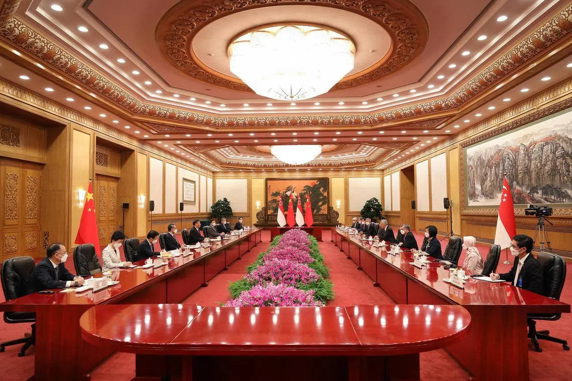 Singapore Prime Minister Lee Hsien Loong meeting China’s President Xi Jinping at the Great Hall of the People on March 31, 2023