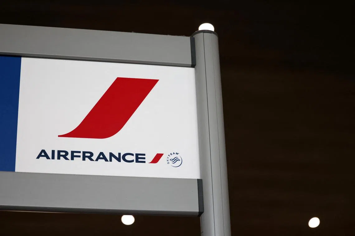 None of the 324 passengers and crew on Air France Flight 291 were injured.