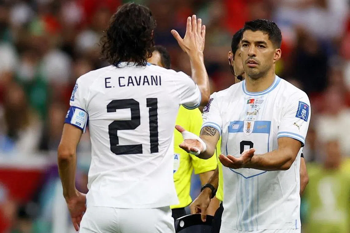 FILE PHOTO: Soccer Football - FIFA World Cup Qatar 2022 - Group H - Portugal v Uruguay - Lusail Stadium, Lusail, Qatar - November 28, 2022  Uruguay's Luis Suarez comes on as a substitute to replace Edinson Cavani REUTERS/Kai Pfaffenbach/File Photo