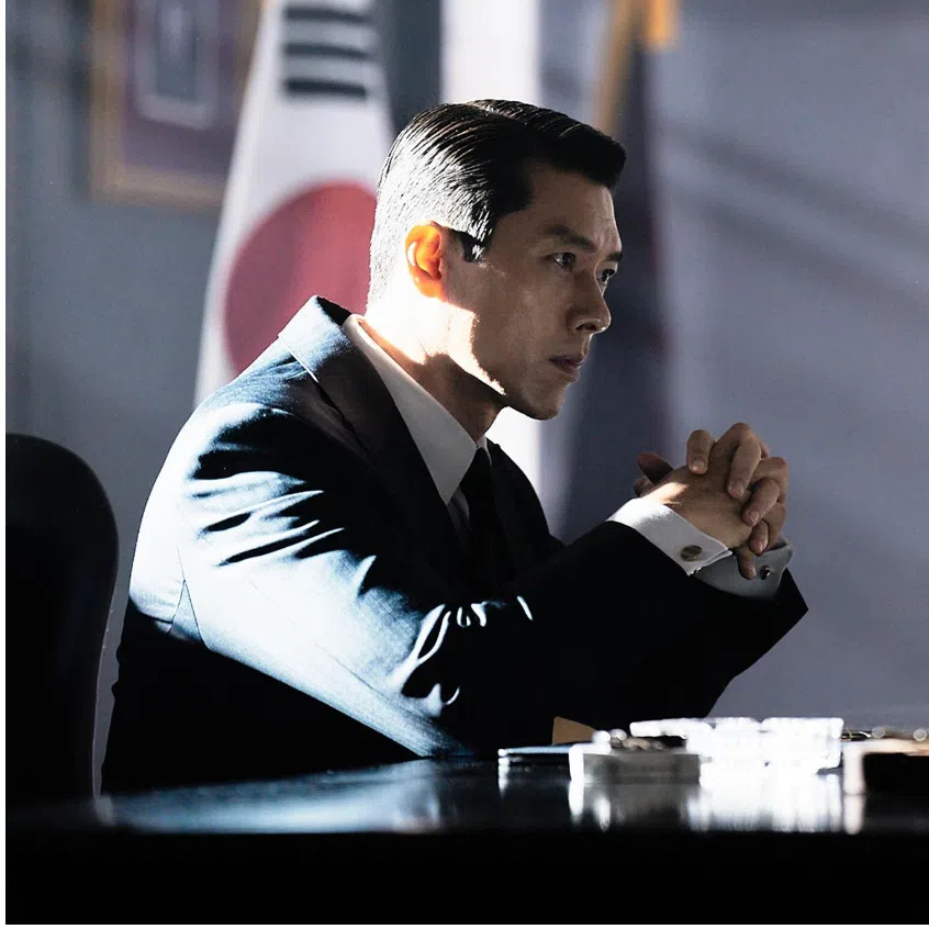 Hyun Bin (left) and .Jung Woo-sung in Made In Korea 2.