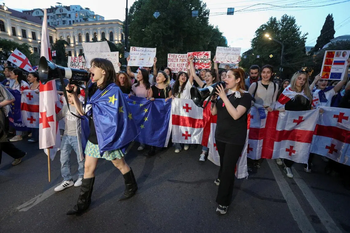 FILE PHOTO: Demonstrators hold a rally to protest against a bill on \"foreign agents\" in Tbilisi, Georgia, April 30, 2024.  REUTERS/Irakli Gedenidze/File Photo