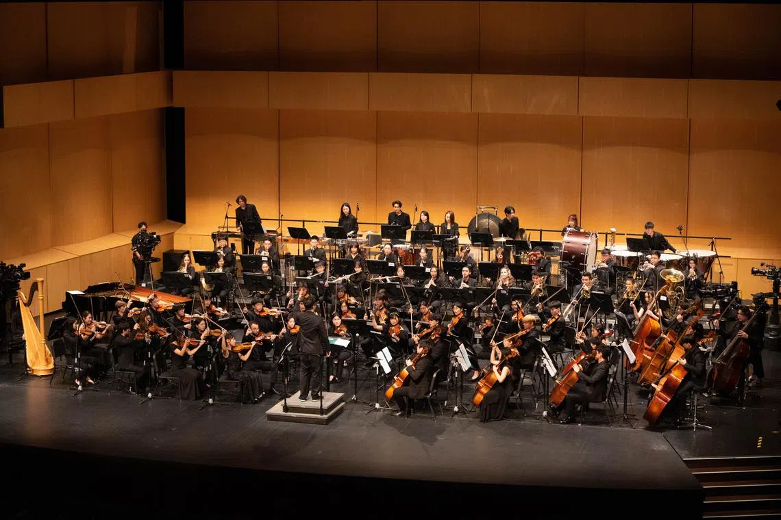 Conducted by Jason Lai, the orchestra leapt into the programme with fearless abandon. 