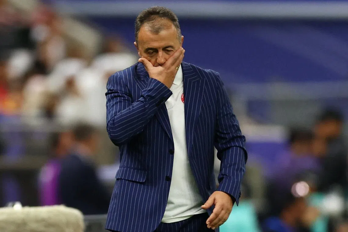 Soccer Football - AFC Asian Cup - Group A - Qatar v Lebanon - Lusail Stadium, Lusail, Qatar - January 12, 2024 Lebanon coach Miodrag Radulovic reacts. REUTERS/Molly Darlington