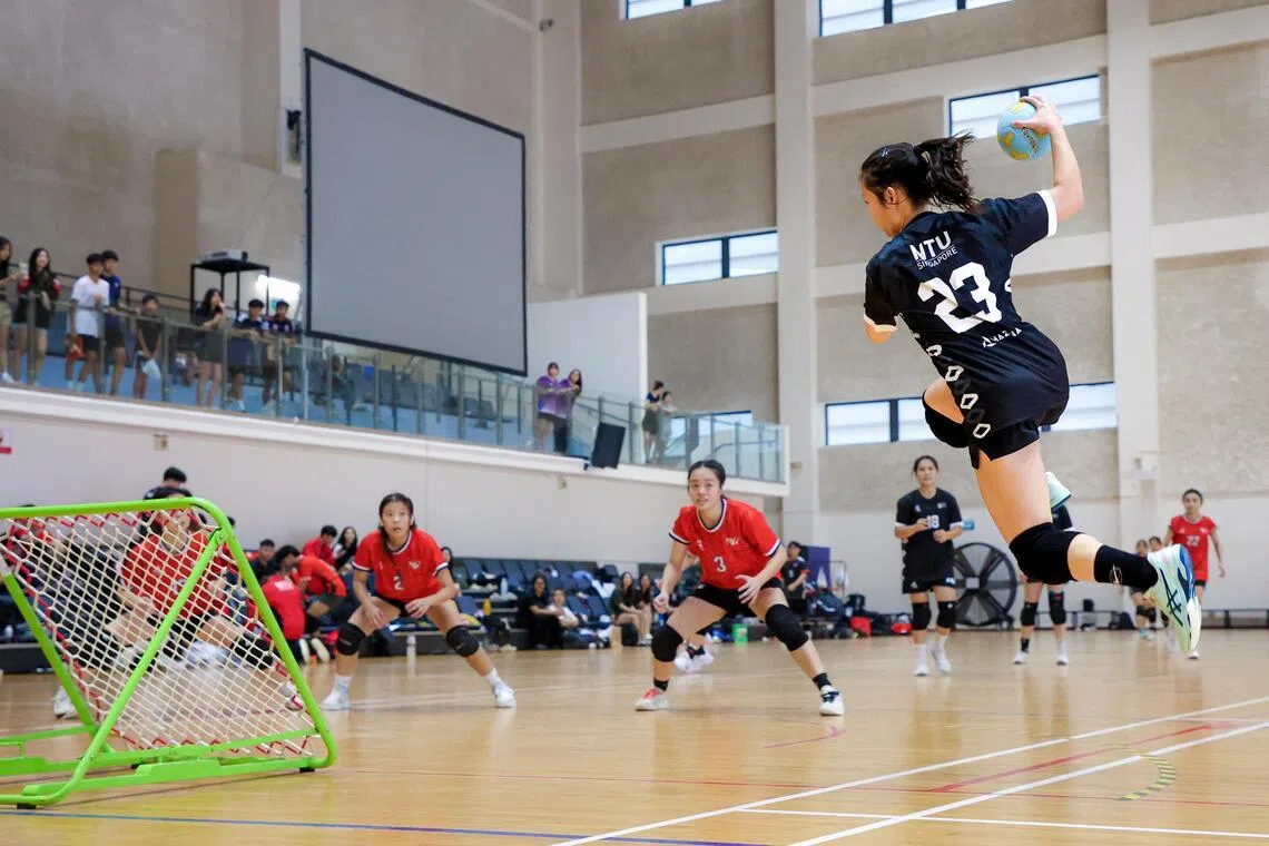 Experts advocate multi-sport exposure in early years for foundational skills.