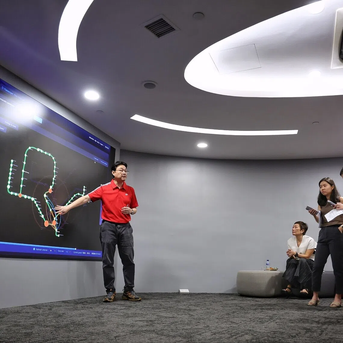 SMRT Trains’ deputy head of engineering Reuben Lim showcasing how a commuter analysis feature can inform crowd control measures and train scheduling.
