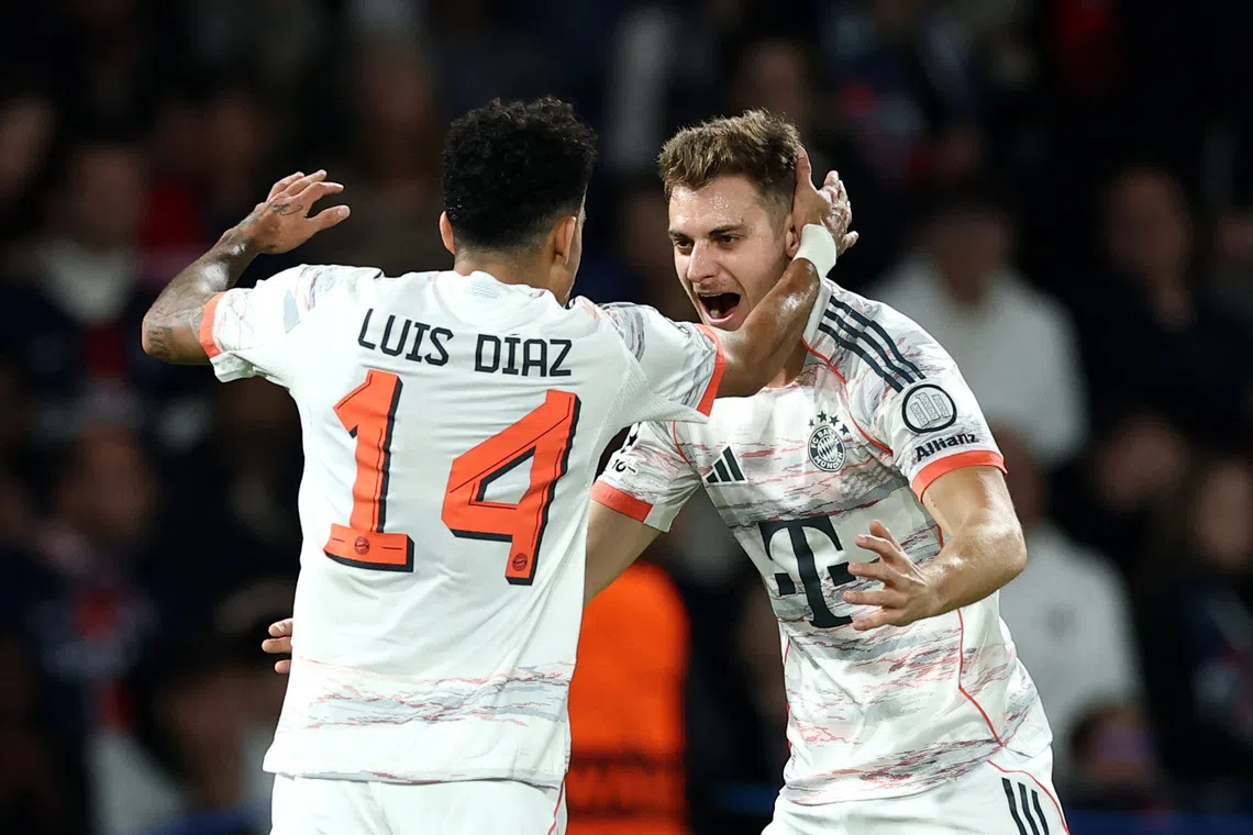 Luis Diaz e Stanišić (Foto: REUTERS/Gonzalo Fuentes)