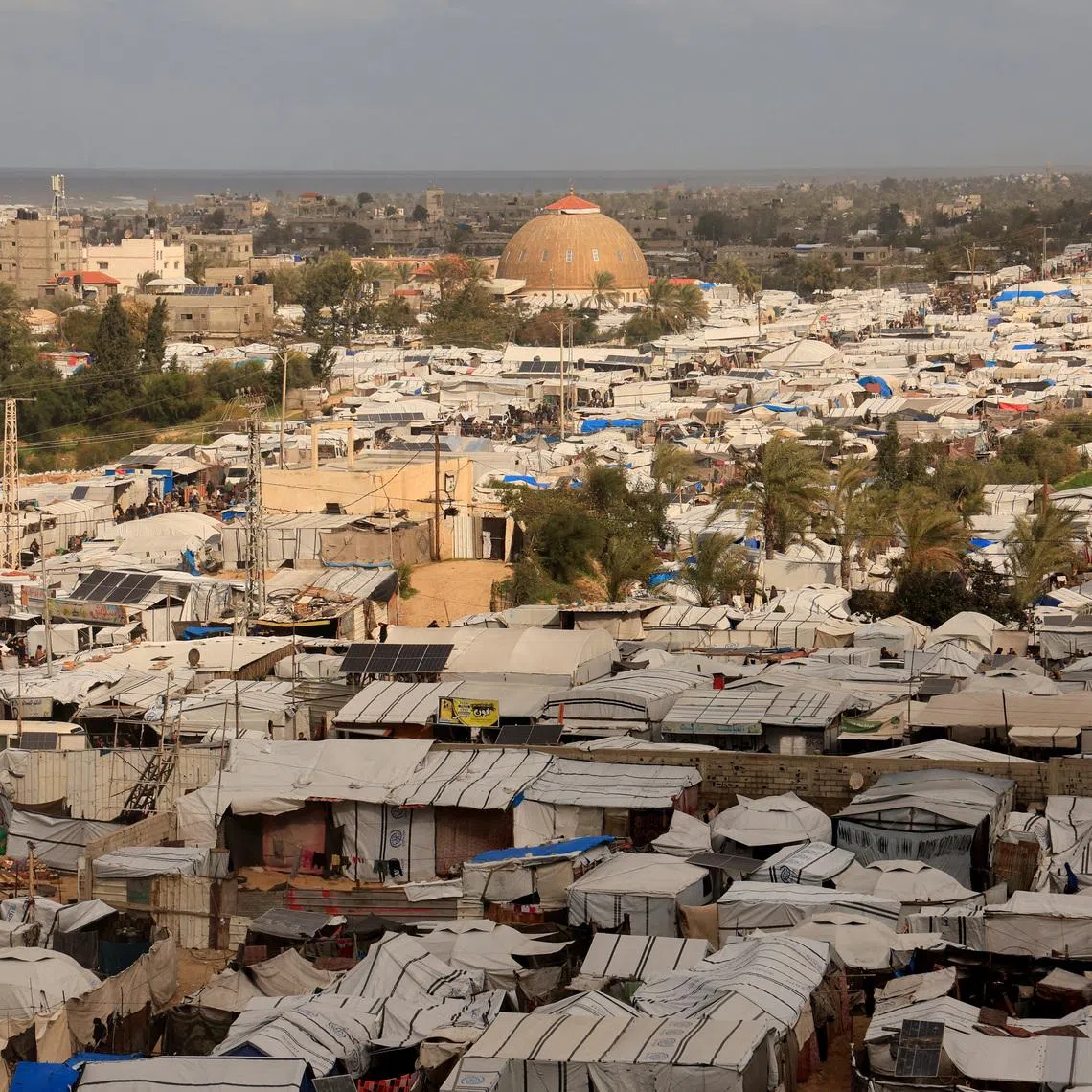 Displaced Palestinians shelter at a tent camp in Khan Younis, southern Gaza Strip, January 14, 2026. REUTERS/Haseeb Alwazeer