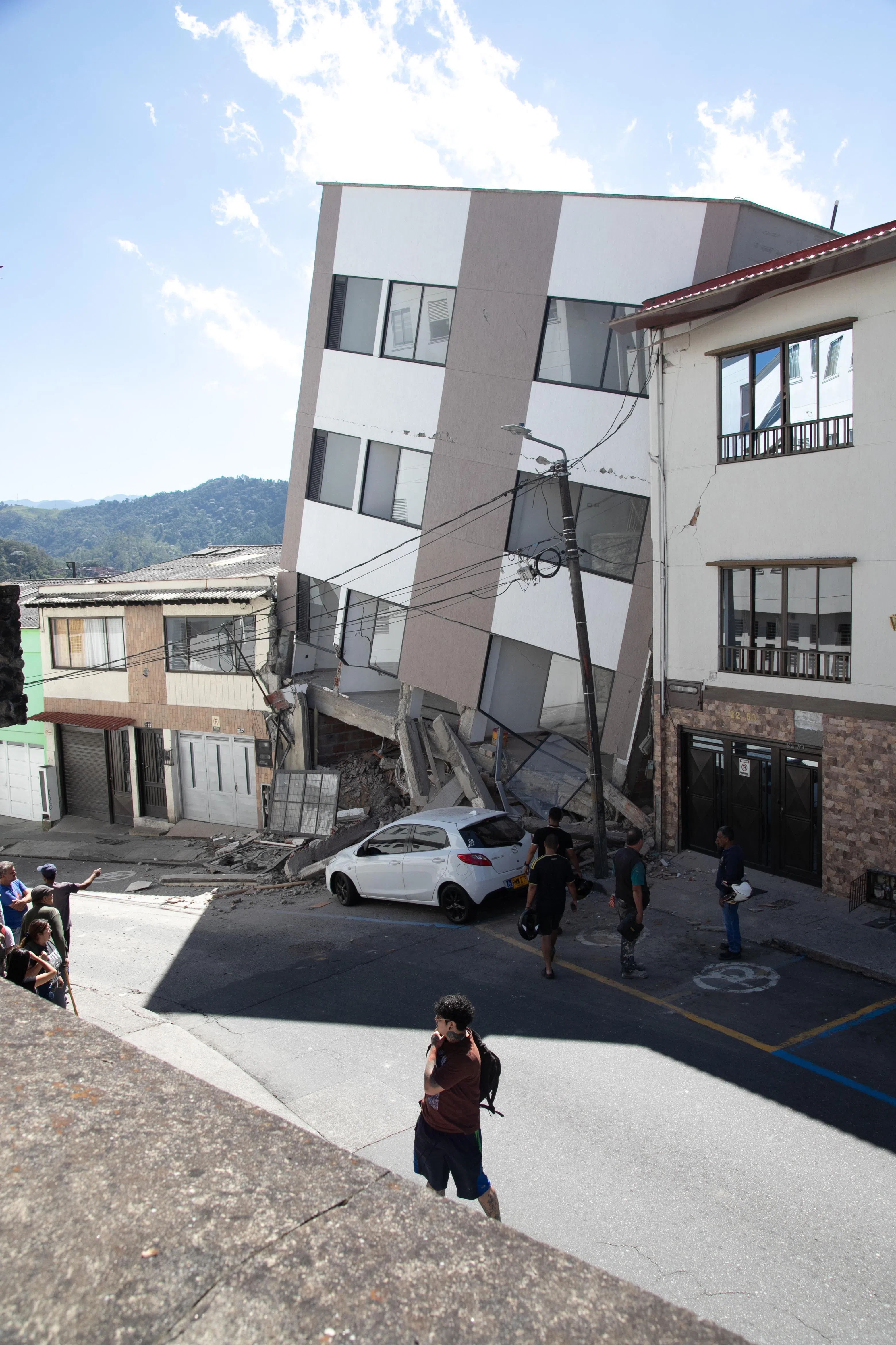 A damaged building in Manizales, Colombia.