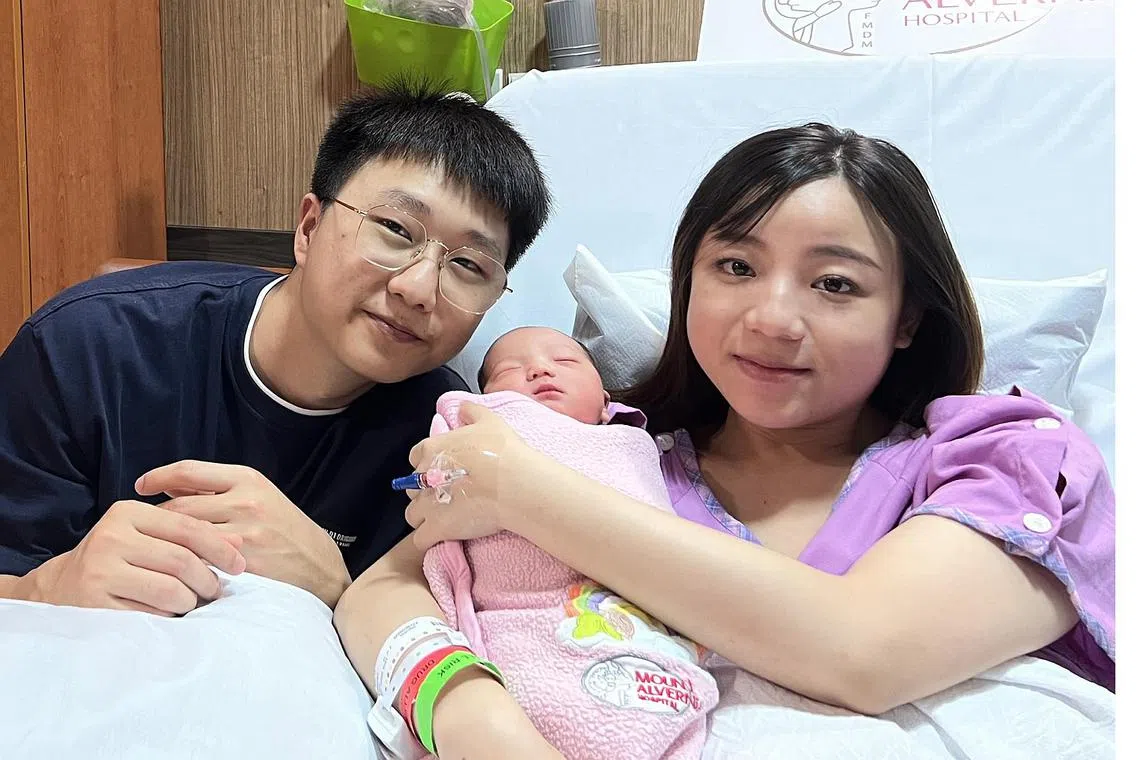 First-time parents Lin Renzhen (left) and Lai Jingyi welcomed their  daughter at Mount Alvernia Hospital at midnight on Jan 1, 2023. 