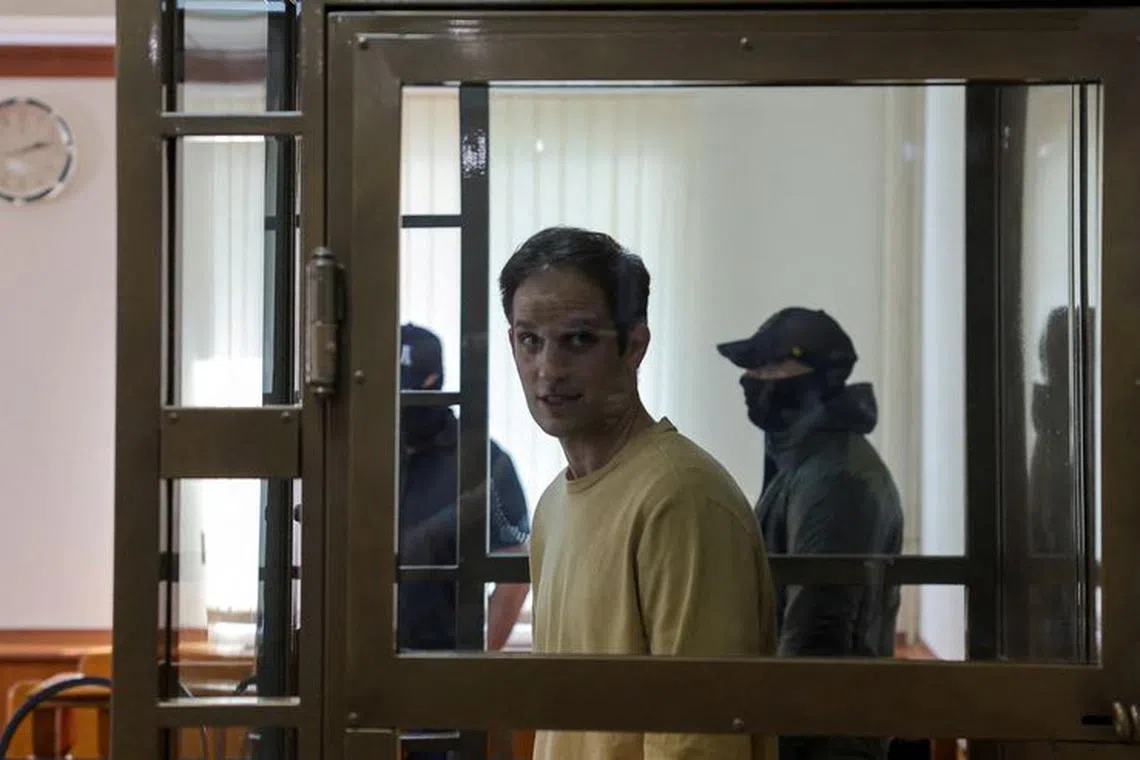 FILE PHOTO: Wall Street Journal reporter Evan Gershkovich stands behind a glass wall of an enclosure for defendants before a court hearing to consider an appeal against his pre-trial detention on espionage charges in Moscow, Russia, September 19, 2023. REUTERS/Evgenia Novozhenina/File Photo