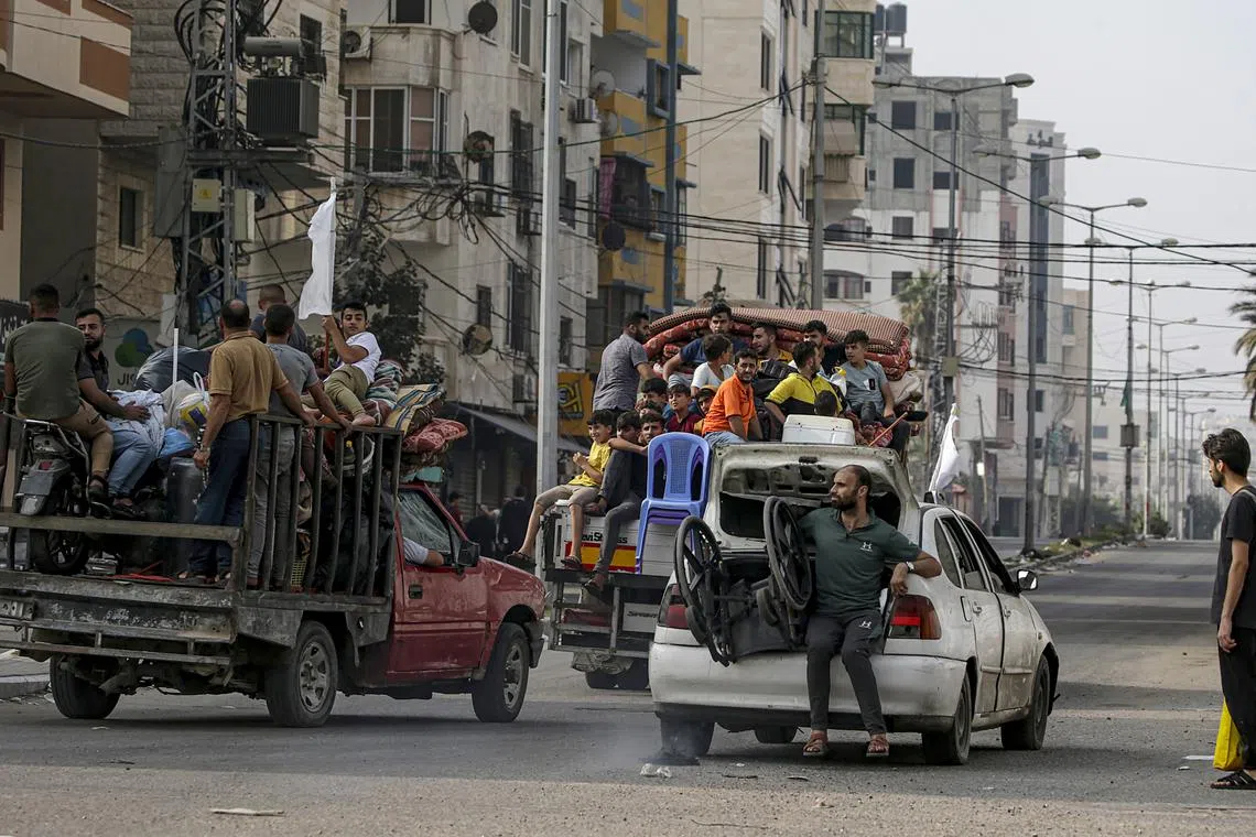Residents evacuating from Gaza City on Nov 2.