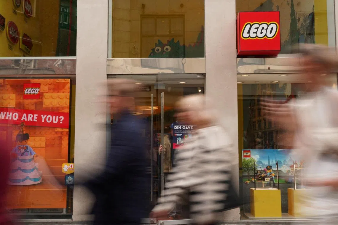 A pair of Lego-loving shoplifters were charged with stealing NZ$20,000 (S$16.200) worth of the popular toy.