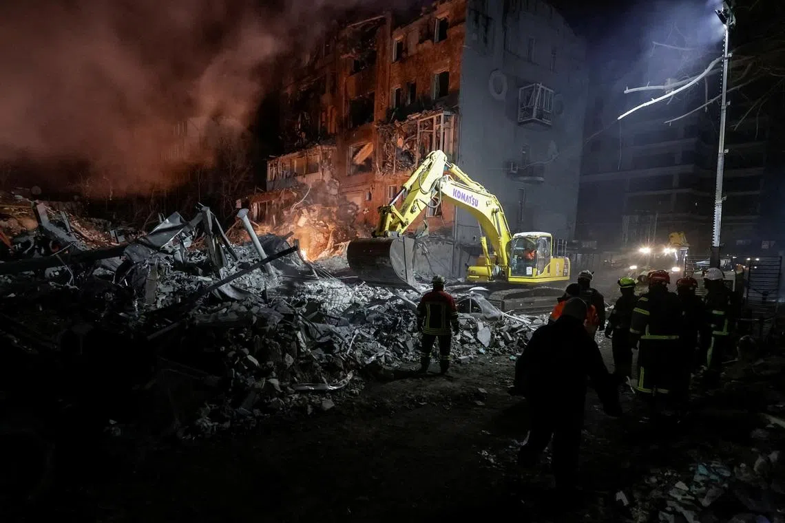 FILE PHOTO: Rescuers work at the site of an apartment building hit by a Russian air strike, amid Russia's attack on Ukraine, in Kharkiv, Ukraine January 2, 2026. REUTERS/Sofia Gatilova /File Photo