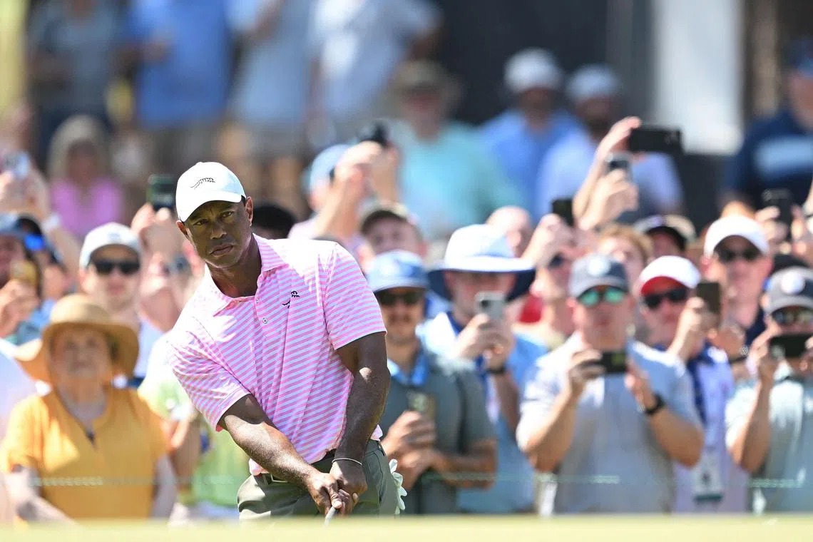 Tiger Woods chips onto the second hole, during the first round of the 124th US Open.