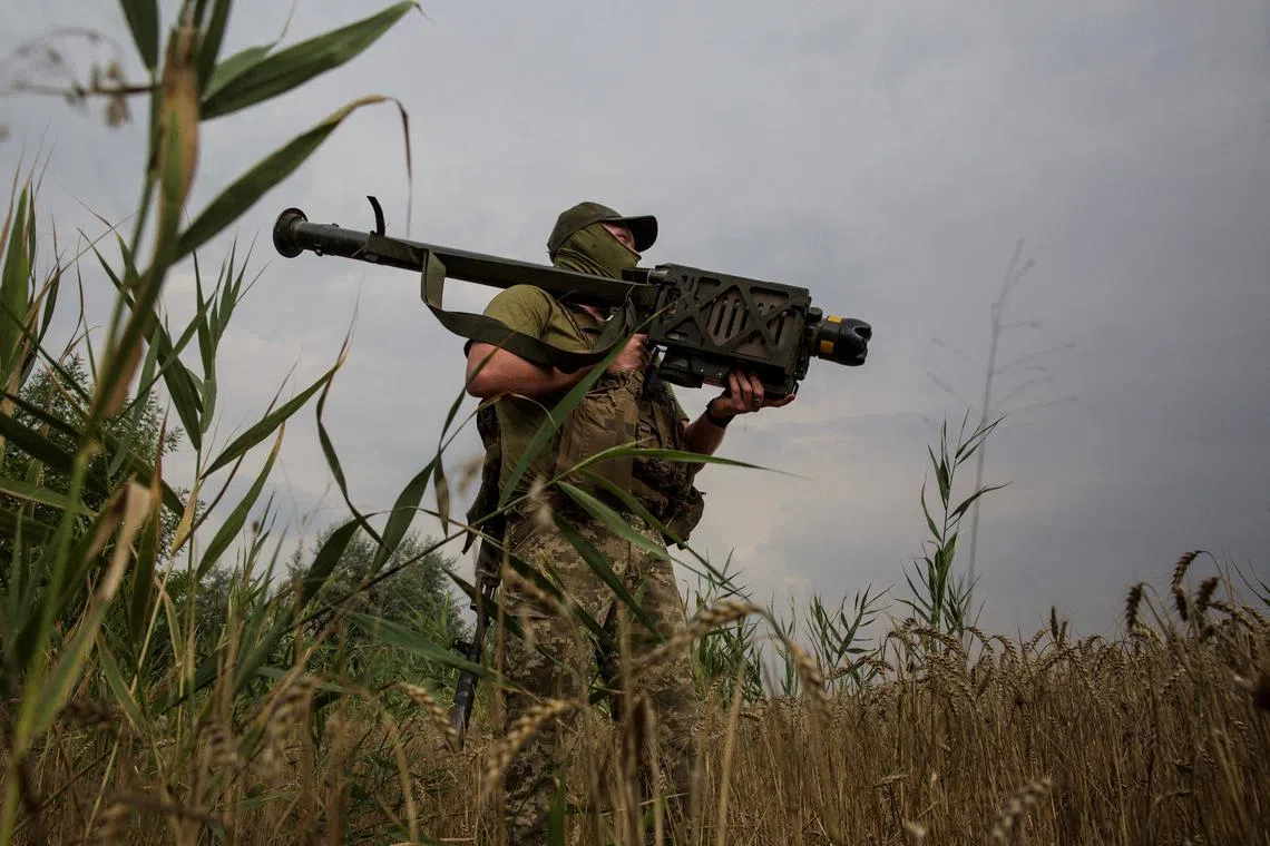 FILE PHOTO: A Ukrainian serviceman holds a Stinger anti-aircraft missile at a position in a front line in Mykolaiv region, as Russia's attack on Ukraine continues, Ukraine August 11, 2022.  REUTERS/Anna Kudriavtseva/File Photo