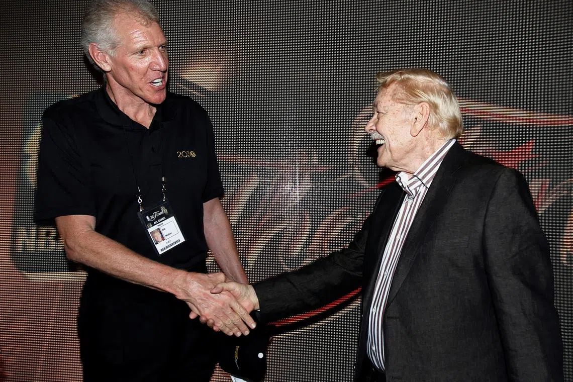 FILE PHOTO: Fomer NBA star Bill Walton (L) talks with Los Angeles Lakers team owner Jerry Buss after the Lakers defeated the Boston Celtics in Game 7 of the 2010 NBA Finals basketball series in Los Angeles, California June 17, 2010. REUTERS/Mike Blake/File Photo