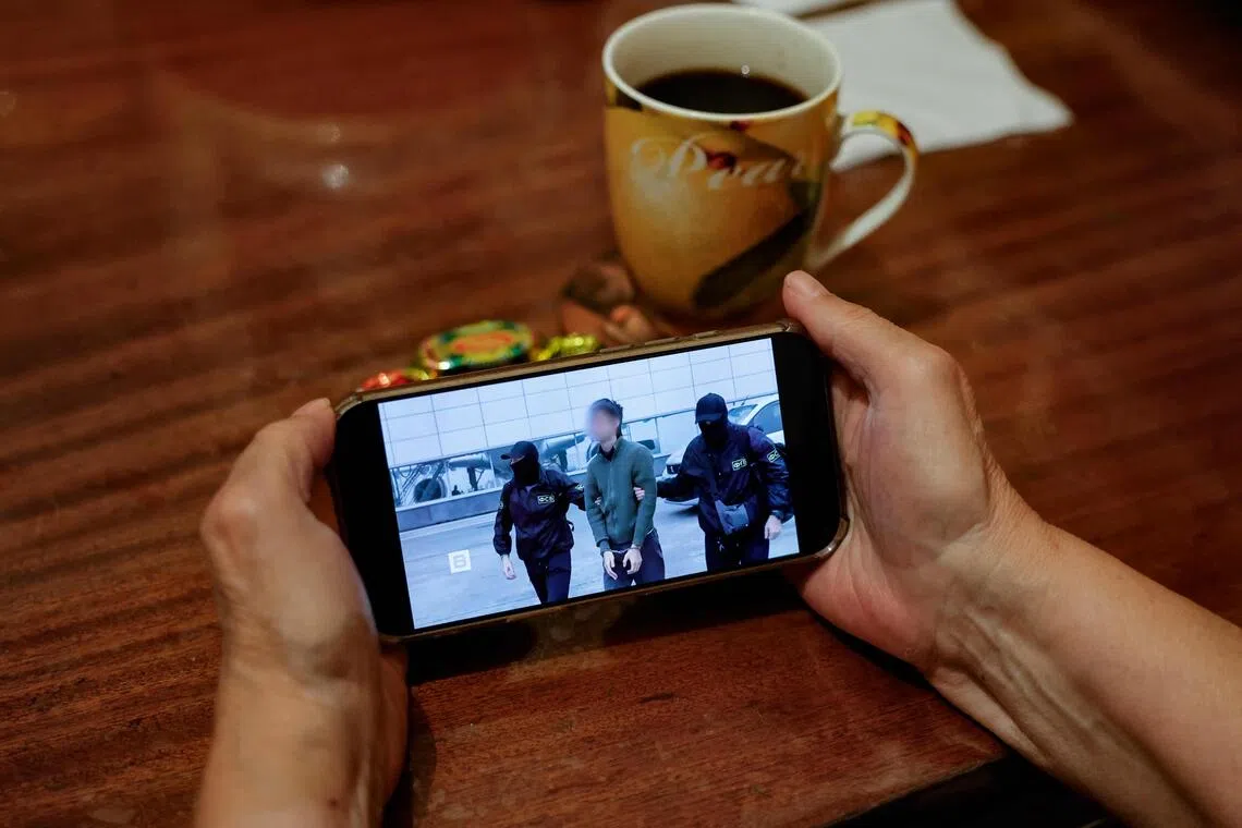 A news report is seen on a smartphone running footage of Moscow’s detention of Japanese journalist Yuki Imai on allegations of espionage that Tokyo says is fabricated.
