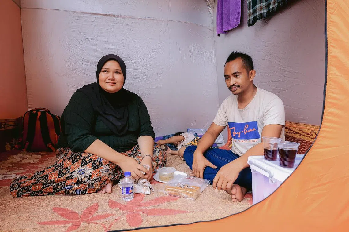 azshelter - Ms Sharifah Nurul Ayuni and her husband Mr Mohd Iruan have lost everything because of the floods.

Please credit Saiful Akmal