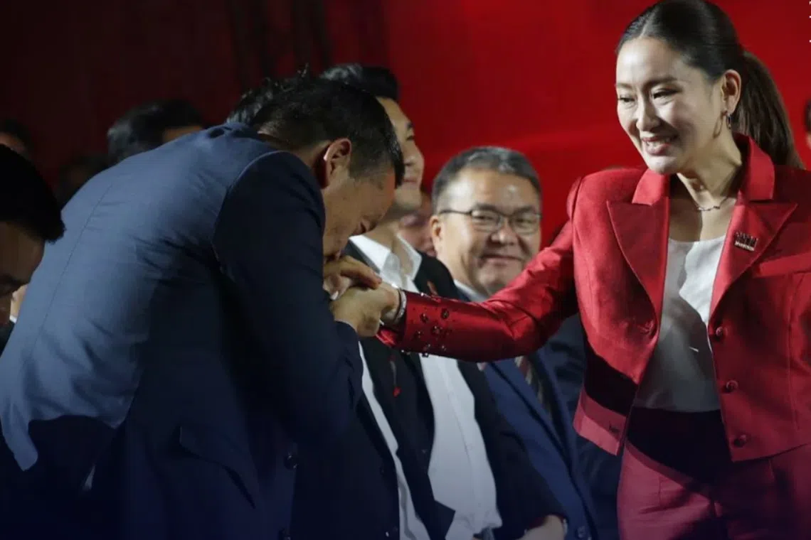 Mr Srettha dismissed questions about him kissing Ms Paetongtarn’s hand after she was named Pheu Thai Party’s leader on Saturday. 