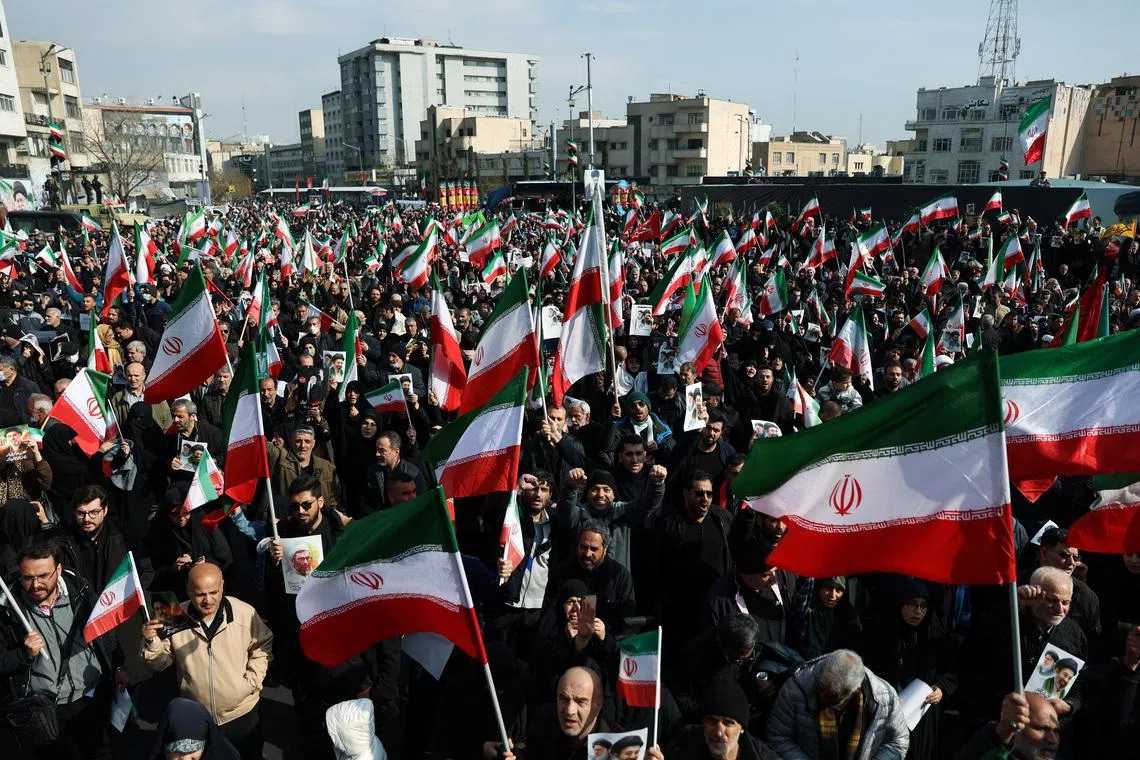 وطن نيوز – إن تآكل قاعدة الموالين سيمثل تحدياً لزعيم إيران الجديد وبقاء الجمهورية الإسلامية