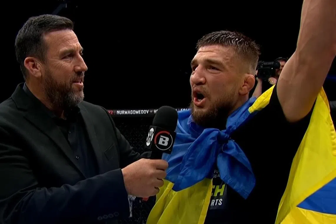 Yaroslav Amosov (right) outclassed Logan Storley to retain his Bellator welterweight belt.