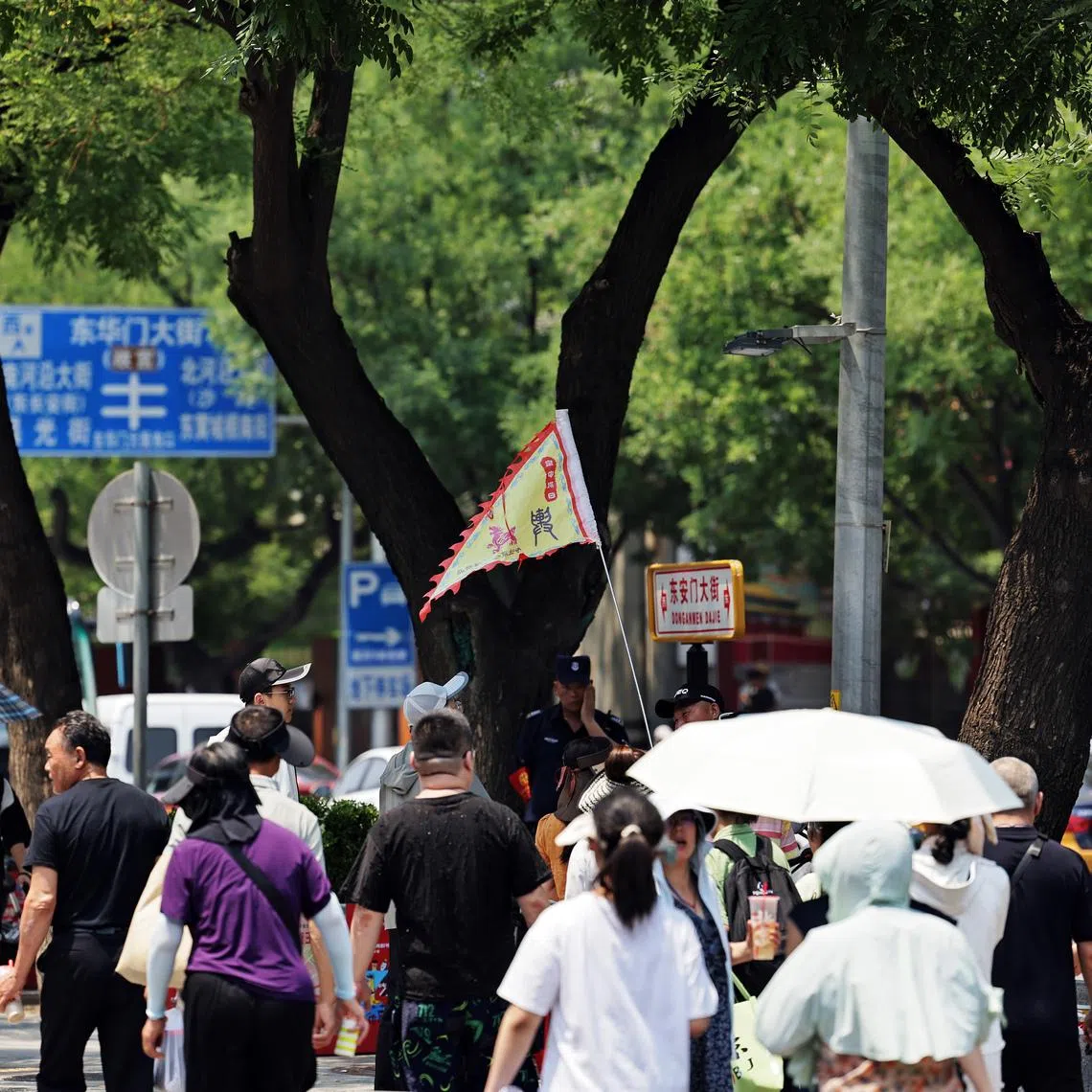 The registration may be completed by either the foreign guest or the host. 