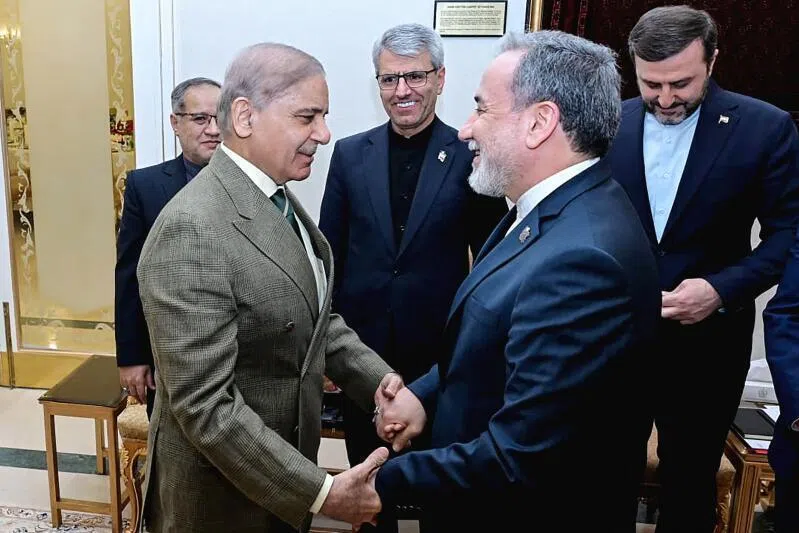 Iran minister leaves Pakistan, heads to Russia for more talks