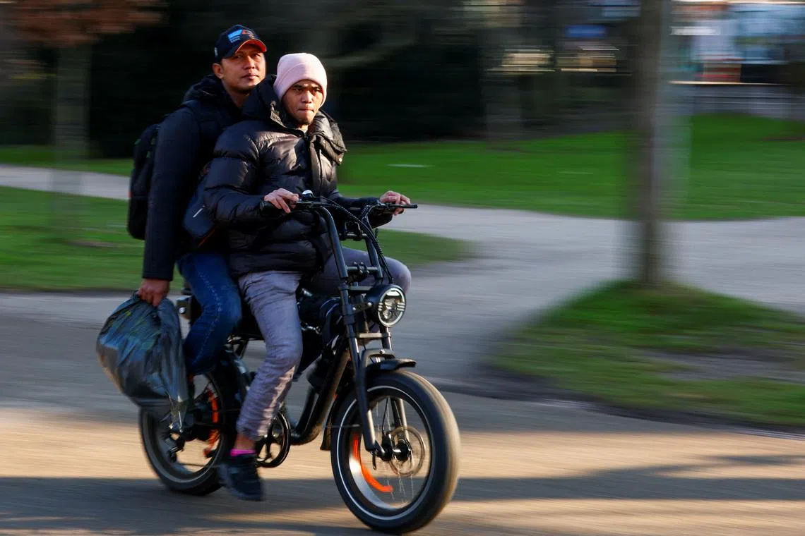 A person drives a fatbike in Vondelpark while the city of Amsterdam is preparing to ban trendy \"fat bikes\" from busy areas including the city's biggest park over safety concerns in Amsterdam, Netherlands January 22, 2026. REUTERS/Piroschka van de Wouw