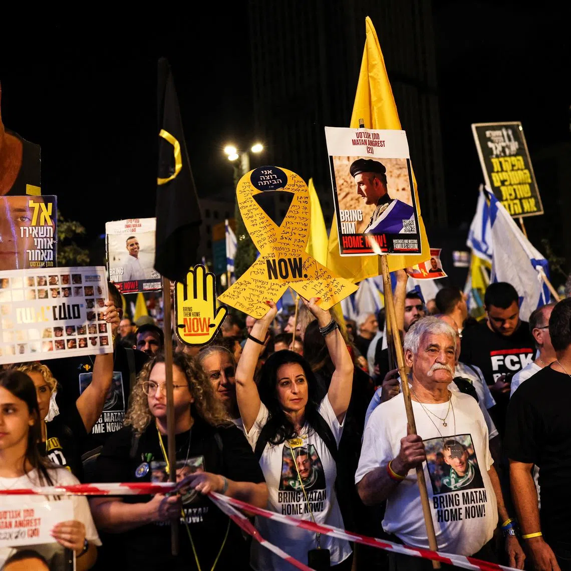 FILE PHOTO: Israeli protestors take part in a rally demanding the immediate release of the hostages kidnapped during the deadly October 7, 2023 attack on Israel by Hamas, and the end of war in Gaza, in Jerusalem September 6, 2025. REUTERS/Ronen Zvulun/File Photo