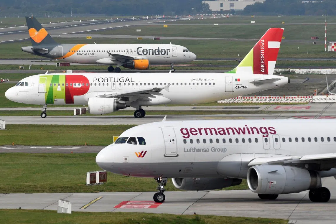 FILE PHOTO: An Airbus A320 of Condor Airlines lands at the airport in Hamburg, Germany September 24, 2019. REUTERS/Fabian Bimmer/File Photo