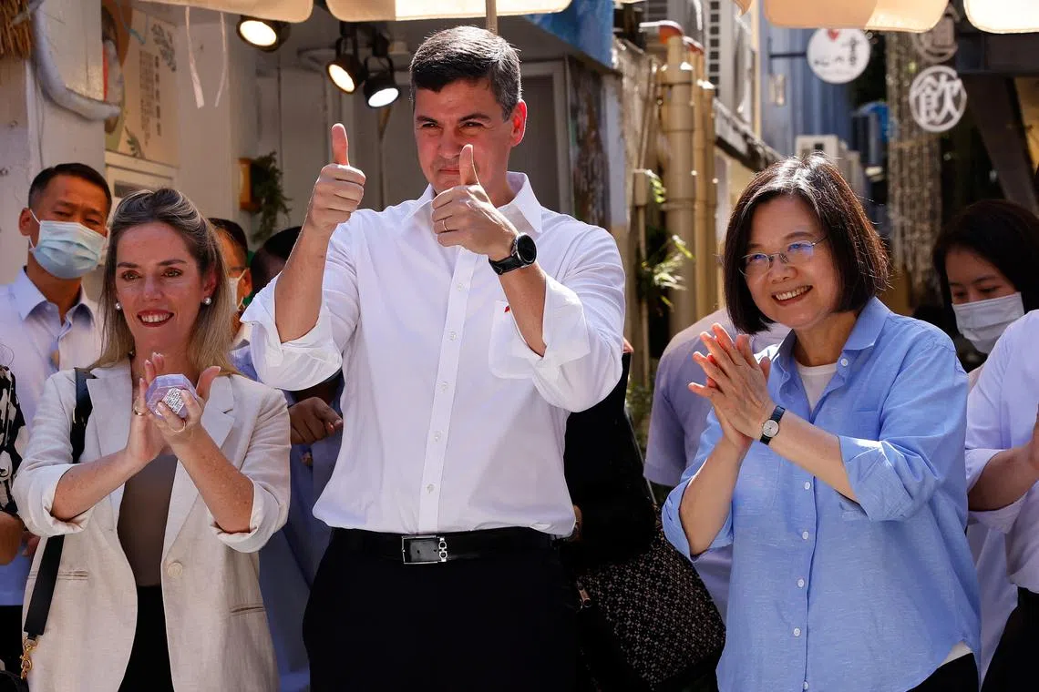 Taiwan's President Tsai Ing-wen and Paraguay's President-elect Santiago Pena react at Taiwanese artiest Derex Chu's performance in Taichung, Taiwan July 14, 2023. REUTERS/Ann Wang