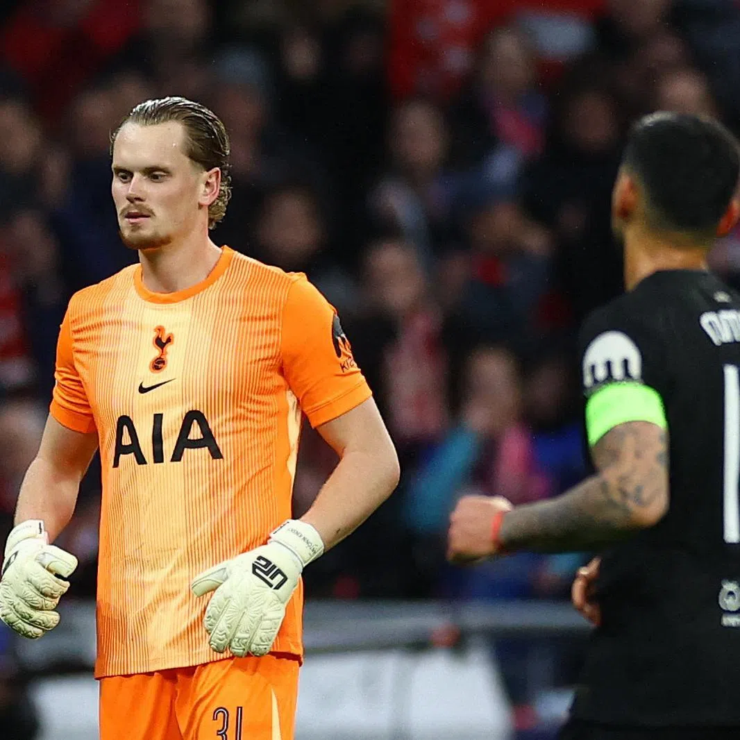 Soccer Football - UEFA Champions League - Round of 16 - First Leg - Atletico Madrid v Tottenham Hotspur - Riyadh Air Metropolitano, Madrid, Spain - March 10, 2026 Tottenham Hotspur's Antonin Kinsky after being substituted Action Images via Reuters/Matthew Childs