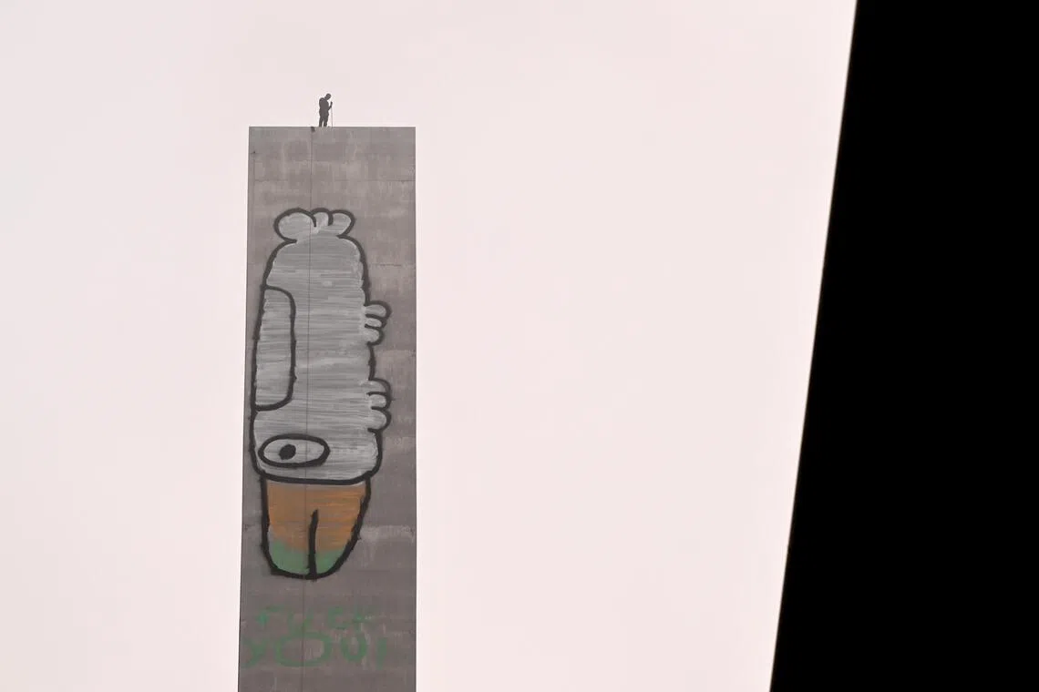The graffiti on the bridge closely resembles Pam the Bird, a symbol that has appeared on dozens of buildings in Melbourne in recent years.