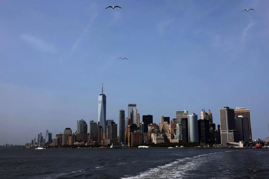 New York’s more than one million buildings add up to a total mass of over 760 billion kilograms of downward pressure on the earth - roughly 1.9 million fully fuelled Boeing 747-400s.